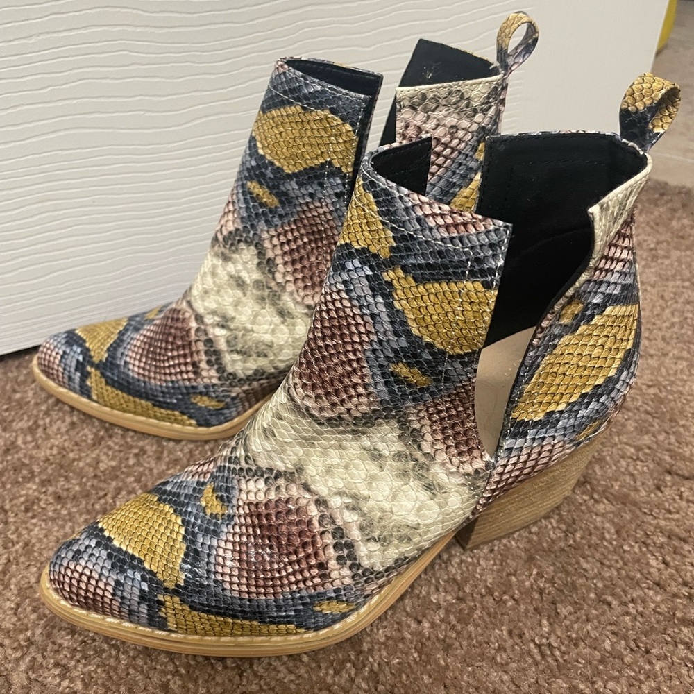 Forever girl ankle booties size 6.5